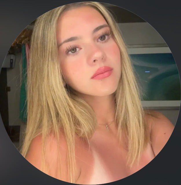 <strong>Sophie .D - USA🇺🇸</strong>